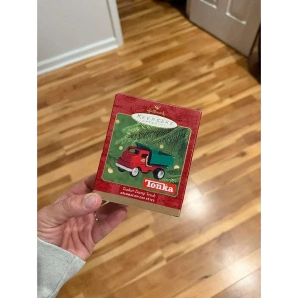 2000 Hallmark Keepsake Tonka Dump Truck Die Cast Christmas Ornament with box
